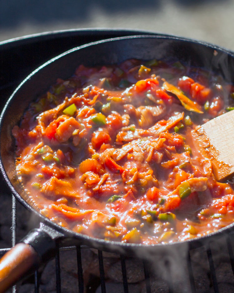 adding tomatoes huevos varacruz